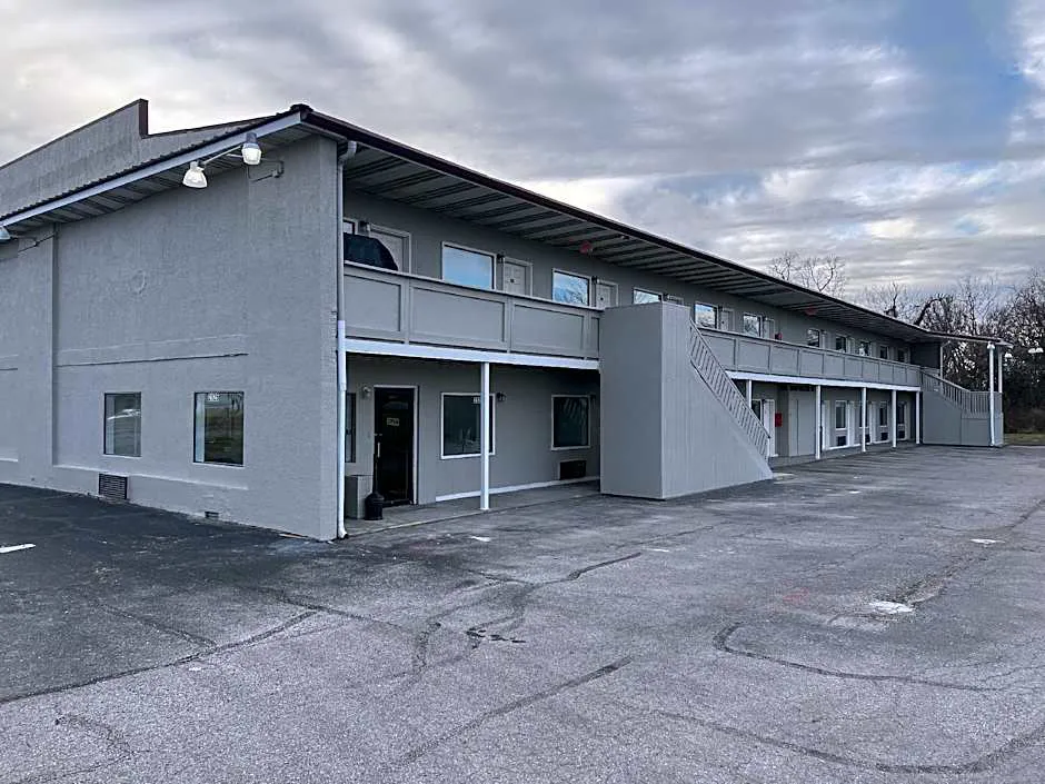 Maple Tree Inn hotel hero