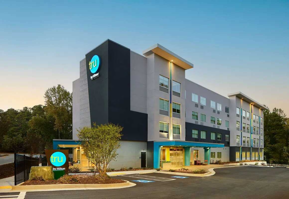 Tru by Hilton Atlanta Northlake Parkway, GA hotel hero