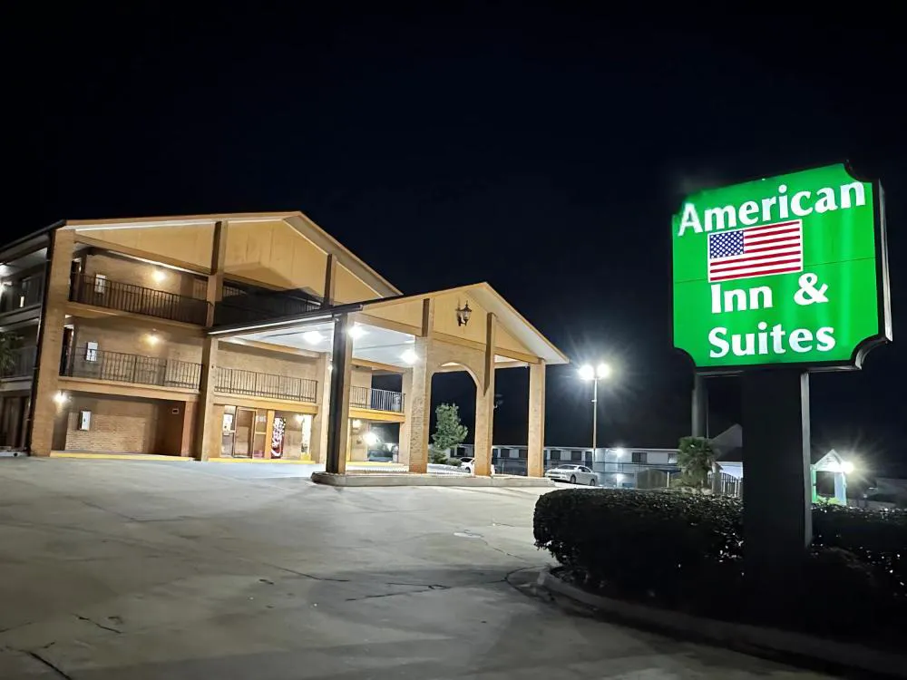 American Inn & Suites hotel hero