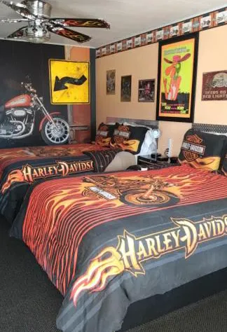 Galaxy of Hatch between Bryce and Zion hotel detail image 3