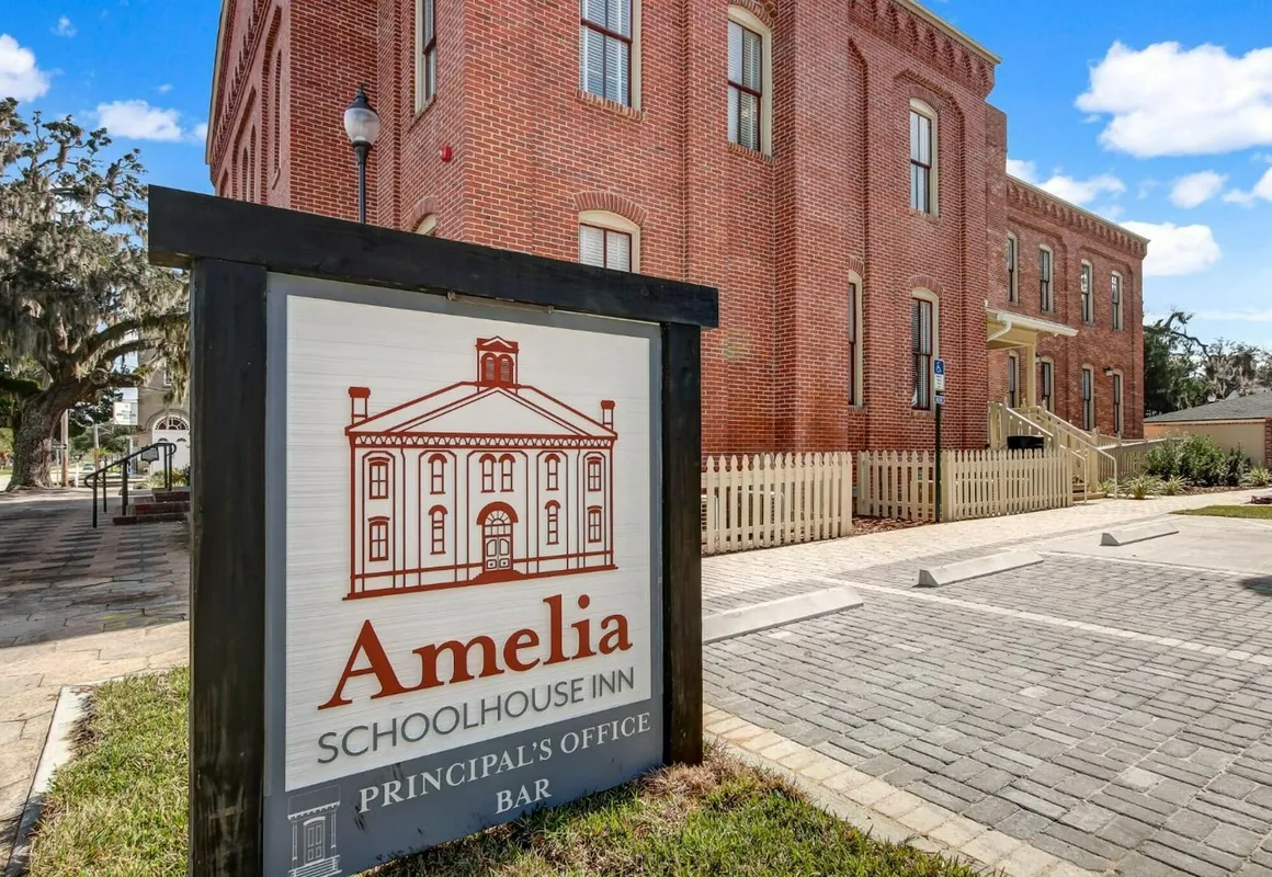 Amelia Schoolhouse Inn hotel hero
