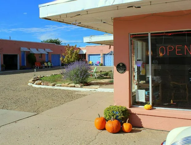 Blue Swallow Motel hotel detail image 4