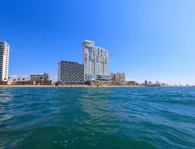 Courtyard By Marriott Mazatlan Beach Resort hotel detail image 2