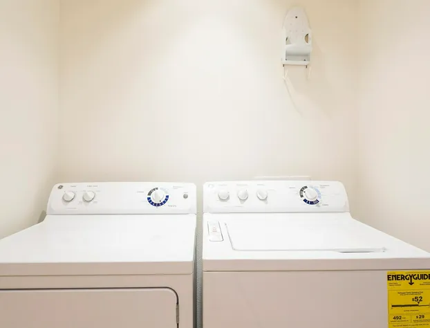 RVH 215 Centre Court Extravagence hotel detail image 1