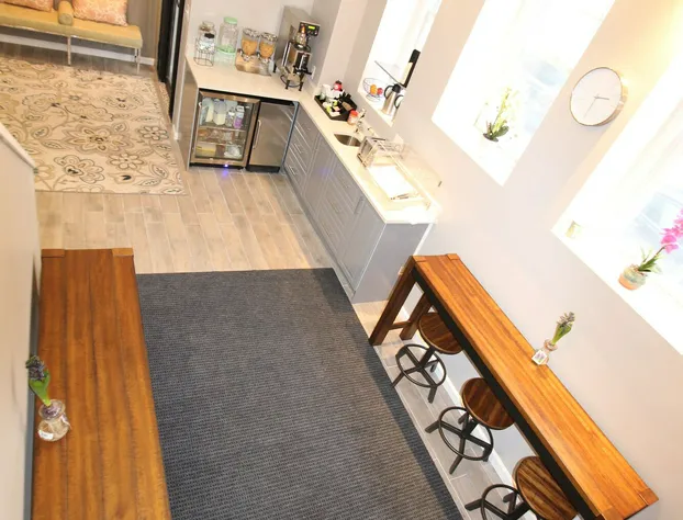 Midtown Suites hotel detail image 2