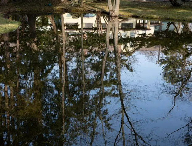 Lakeside Inn hotel detail image 3