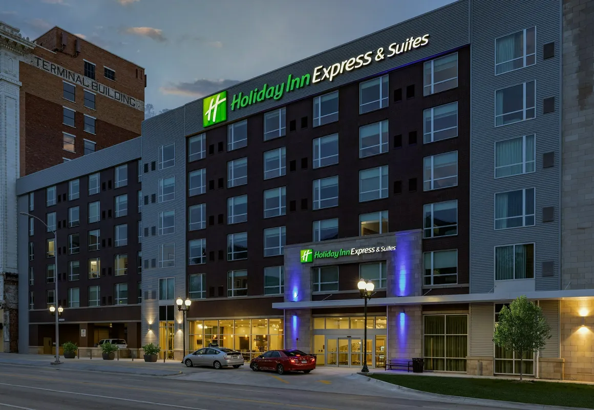 Holiday Inn Express & Suites Lincoln Downtown by IHG hotel hero