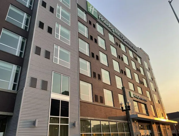 Holiday Inn Express & Suites Lincoln Downtown by IHG hotel detail image 3