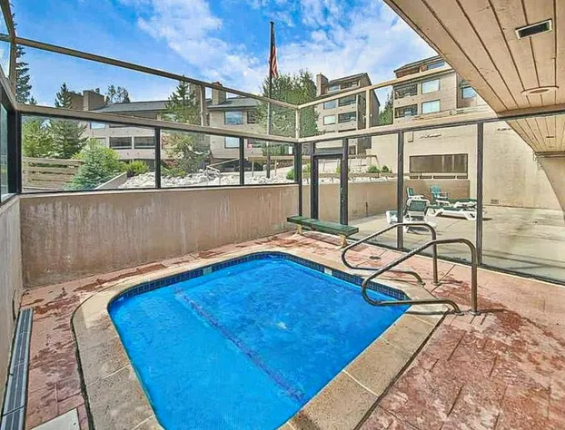 Snowblaze Condominiums hotel detail image 1