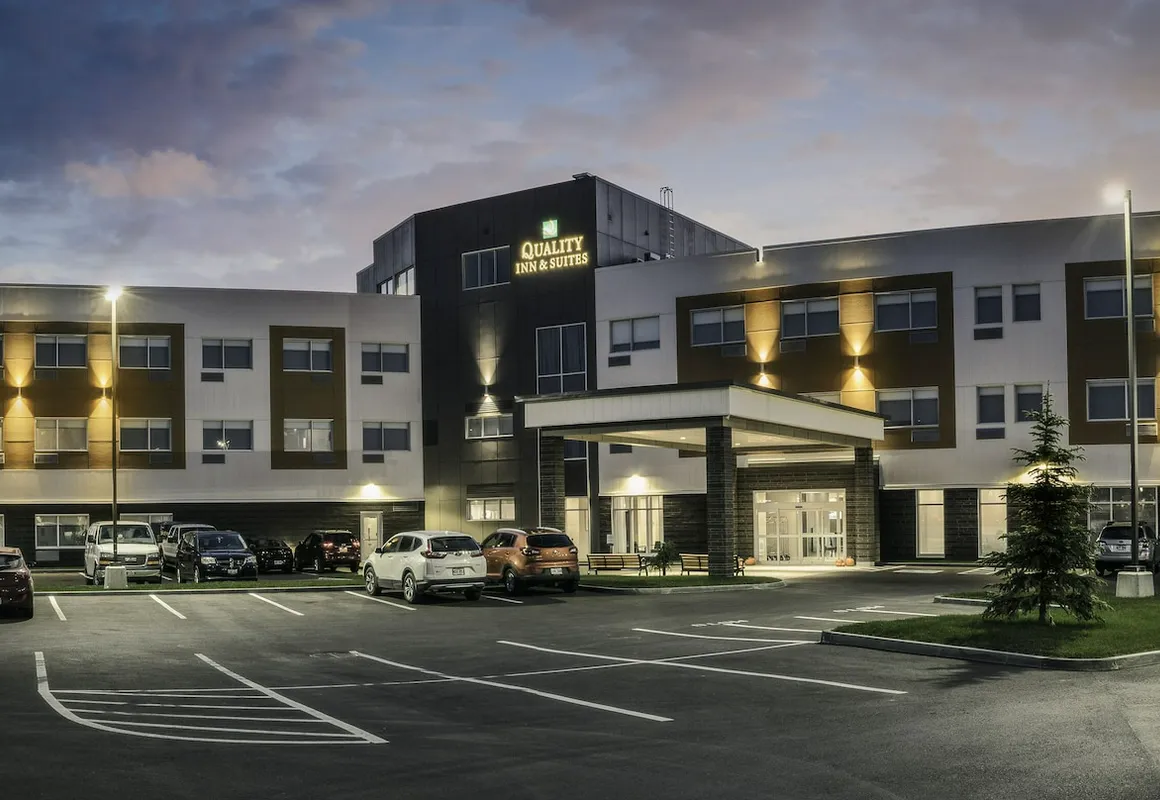 Quality Inn & Suites hotel hero