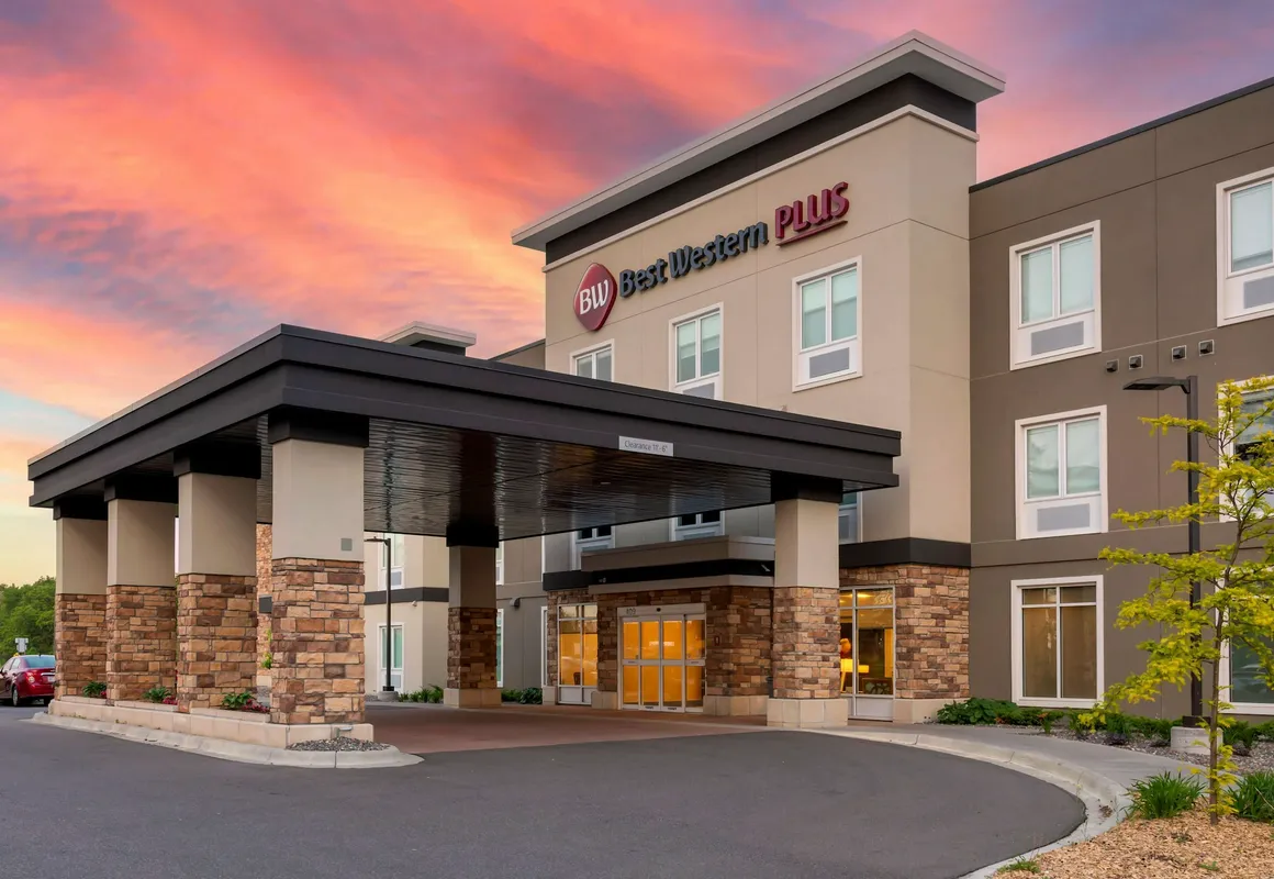 Best Western Plus Isanti hotel hero