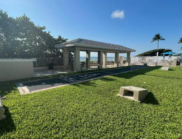 Gulfstream Manor hotel detail image 1