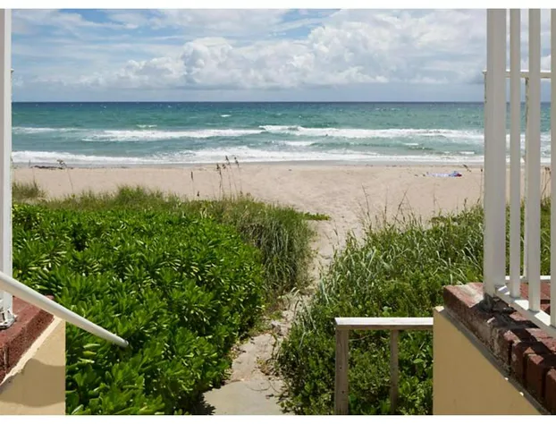 Gulfstream Manor hotel detail image 2