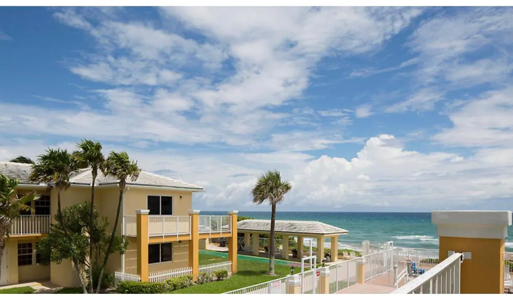 Gulfstream Manor hotel hero