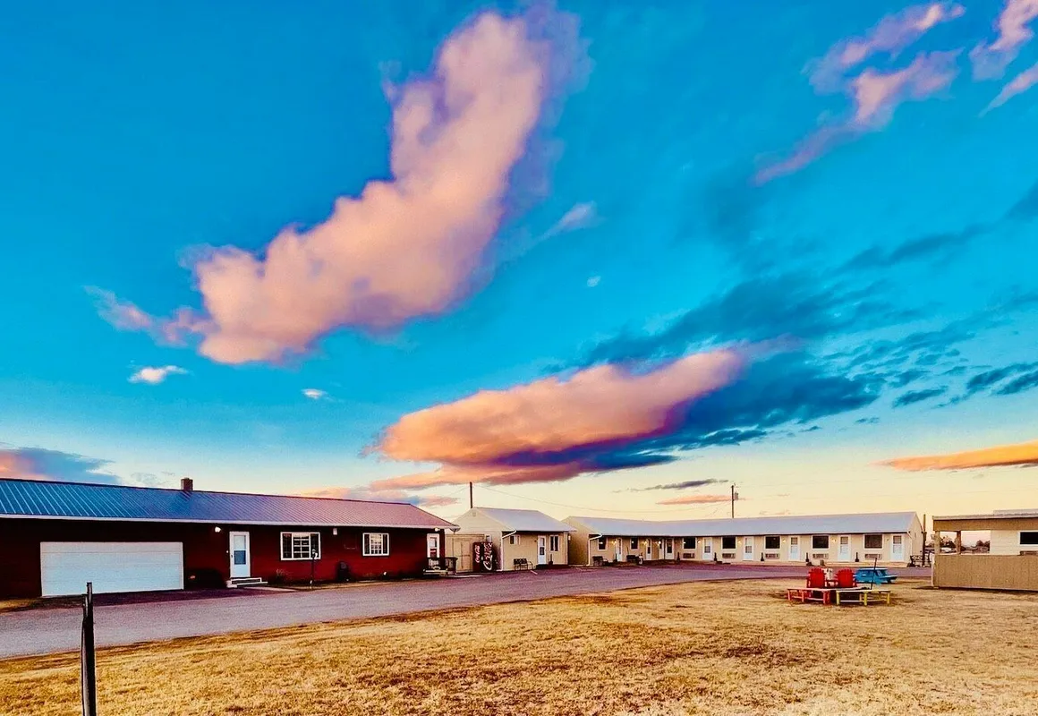 Sundown Motel hotel hero