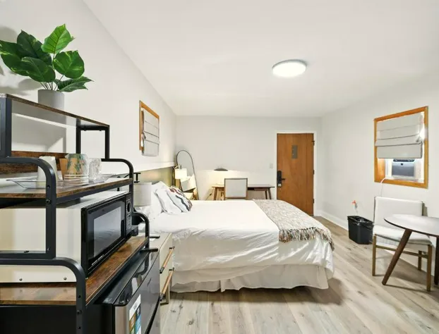 Hillside hotel detail image 1