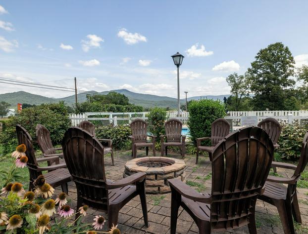 Hillside hotel detail image 1