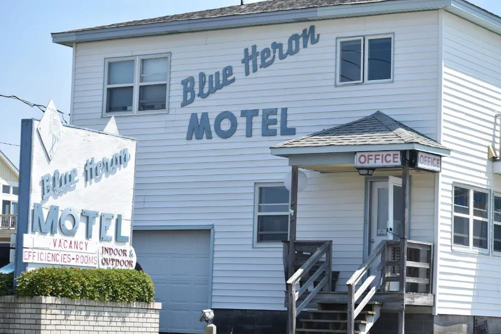 Blue Heron Motel hotel hero