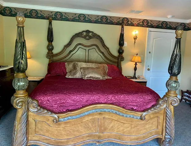 The Cypress Inn Bed & Breakfast hotel detail image 3