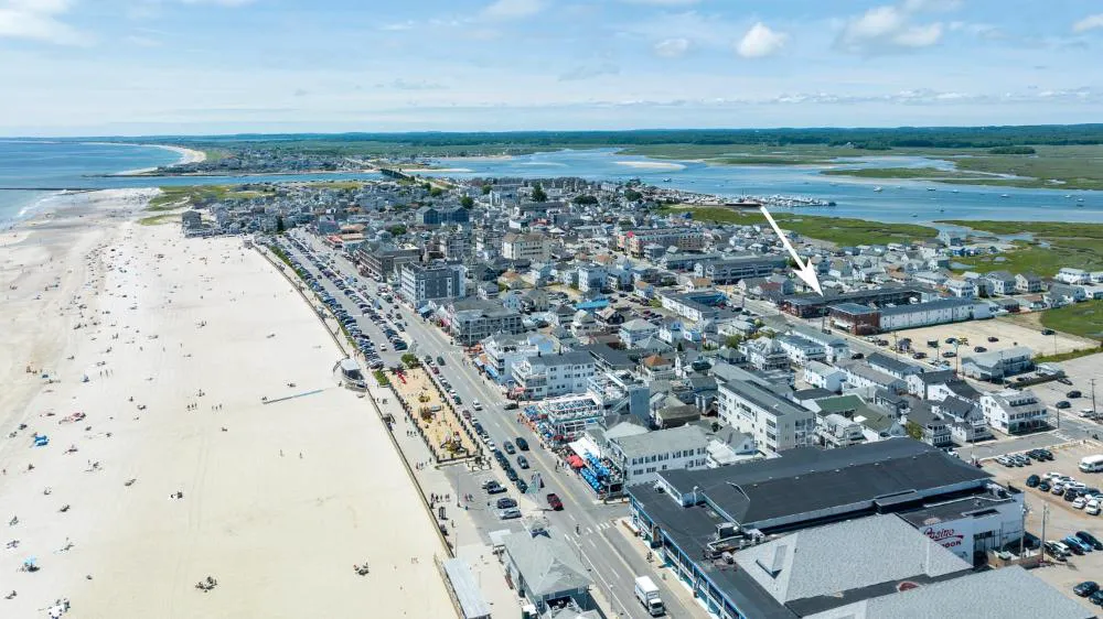 The Crest - Hampton Beach hotel hero