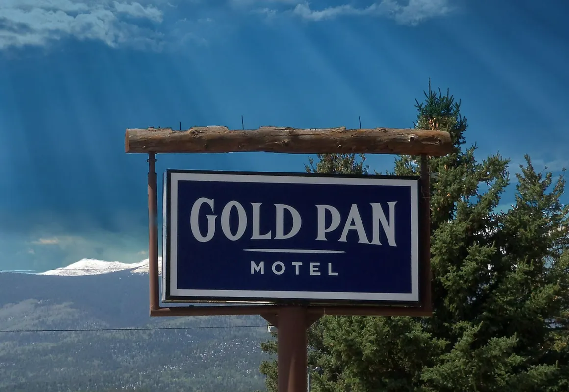 The Gold Pan Motel hotel hero