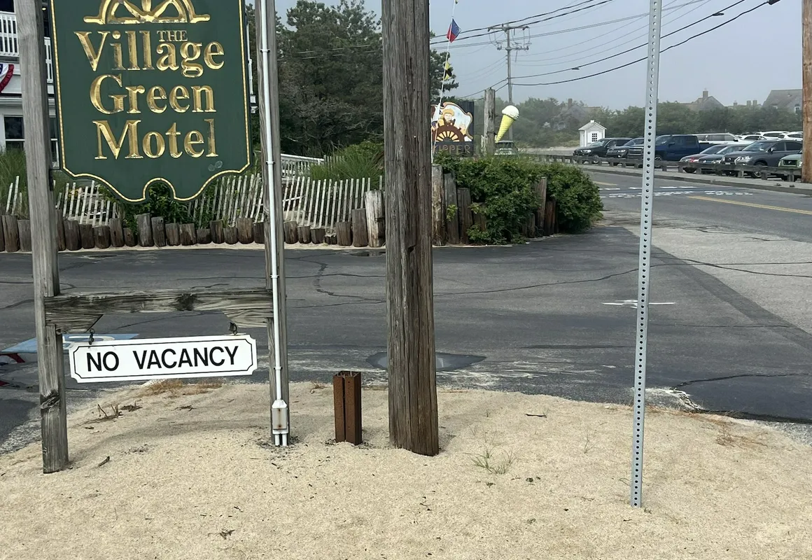 Village Green Motel hotel hero