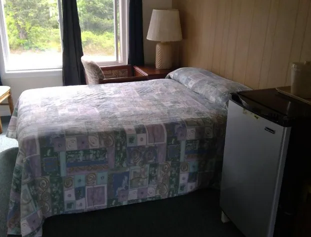 Village Green Motel hotel detail image 4