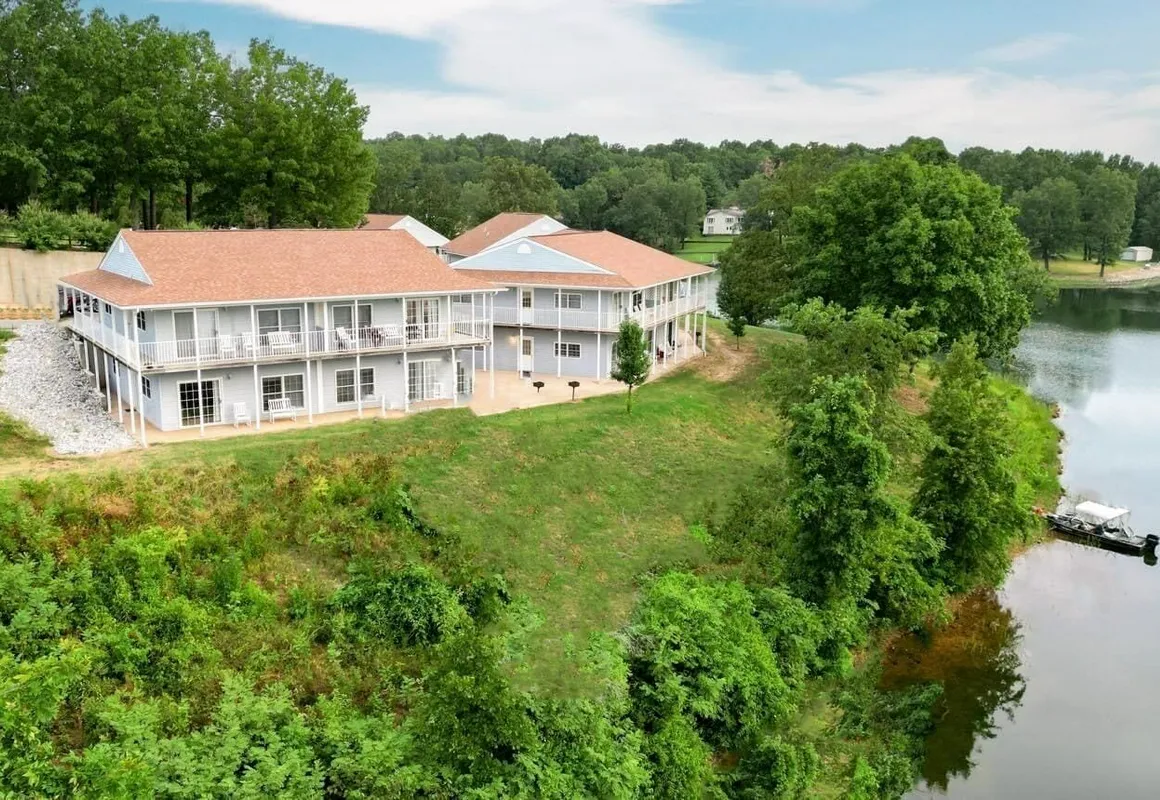 Crown Point Resort hotel hero