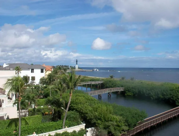 Canada House Pompano Beach hotel detail image 1