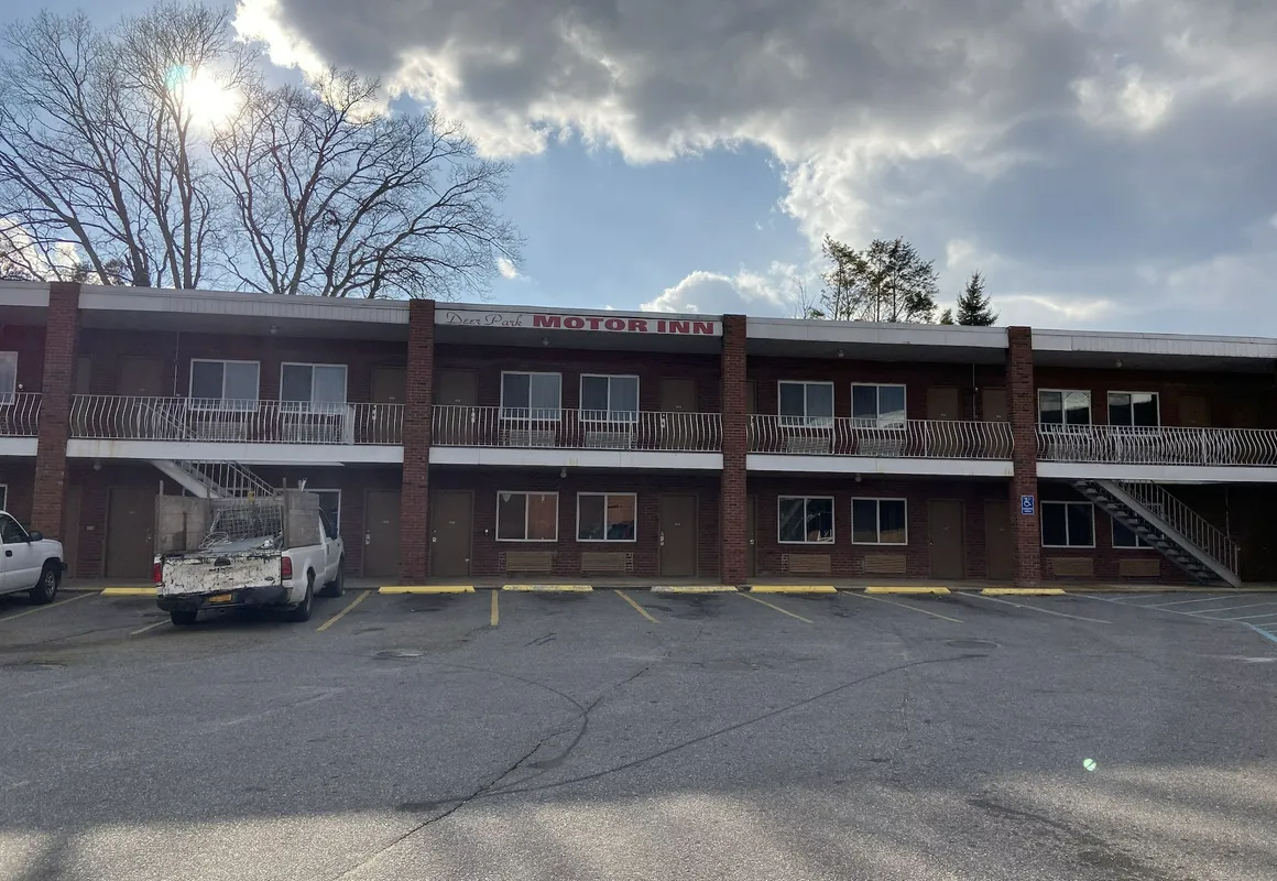 Deer Park Motor Inn hotel hero