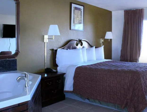 Royal Inn & Suites hotel detail image 4