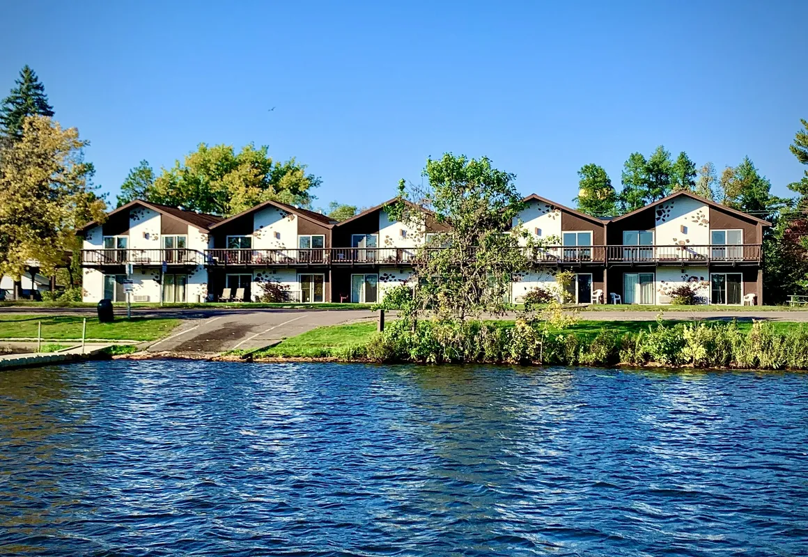 Bridge Inn Toamhawk hotel hero