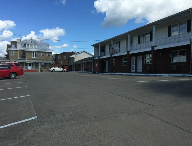 Colonial Hotel-Motel hotel detail image 1