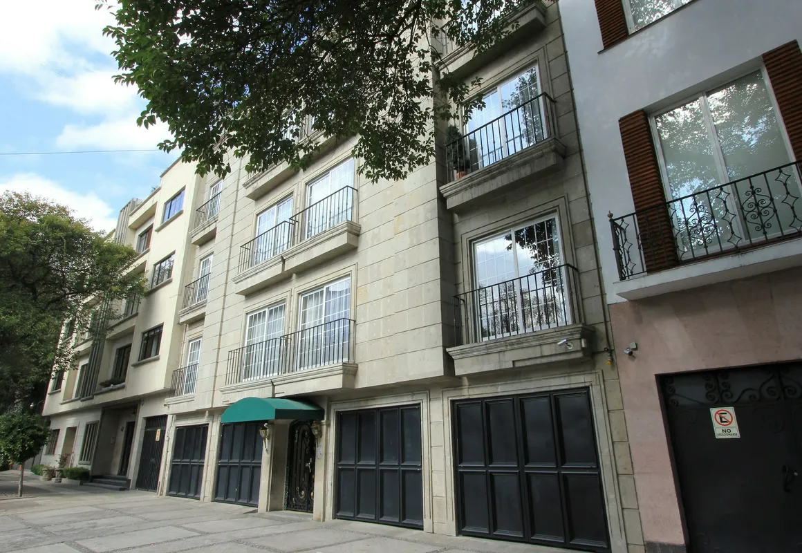 Suites Newton hotel hero