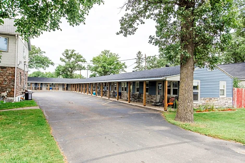 Lakes Inn hotel hero