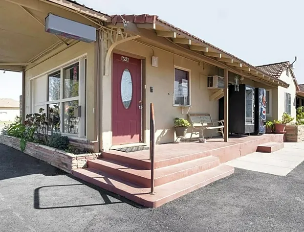 Hotel Coalinga Hwy hotel detail image 1