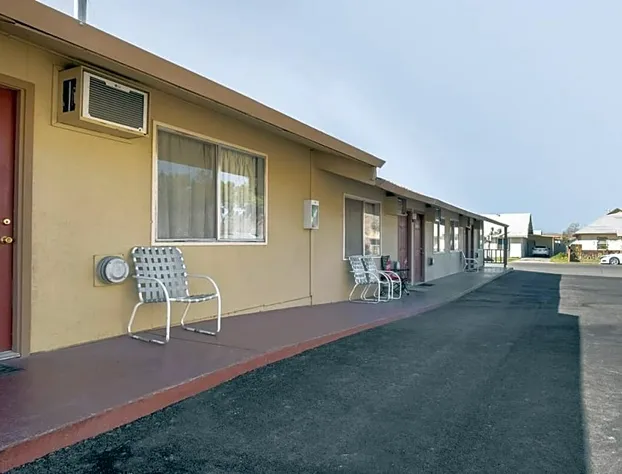 Hotel Coalinga Hwy hotel detail image 2