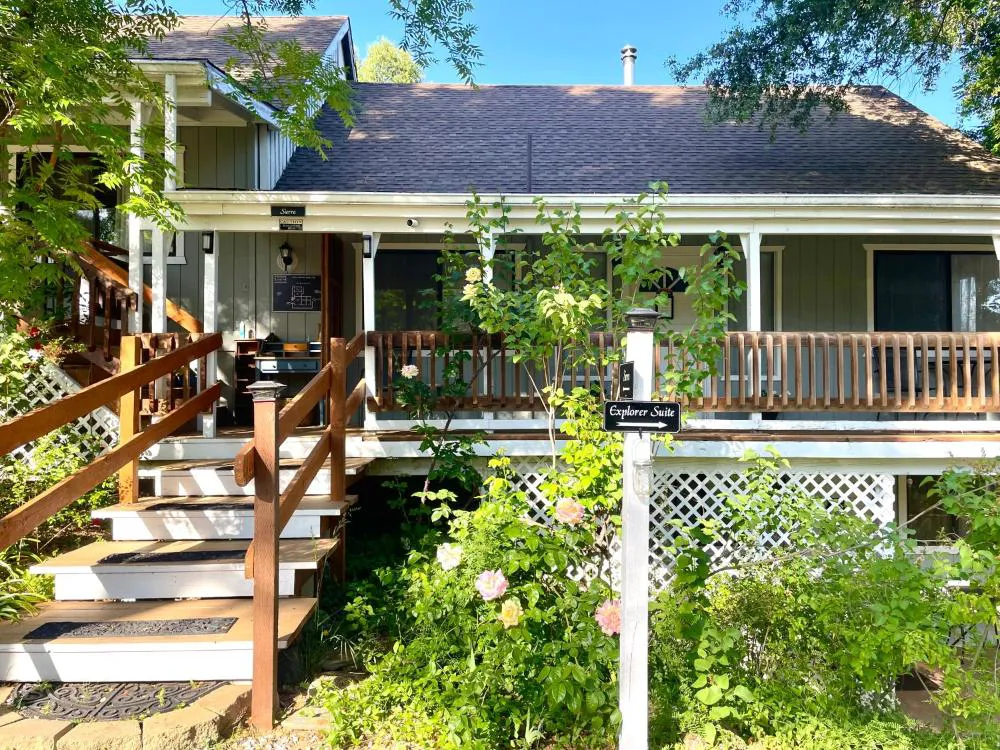 Sierra Mountain Lodge - Vacation Rentals - Yosemite hotel hero