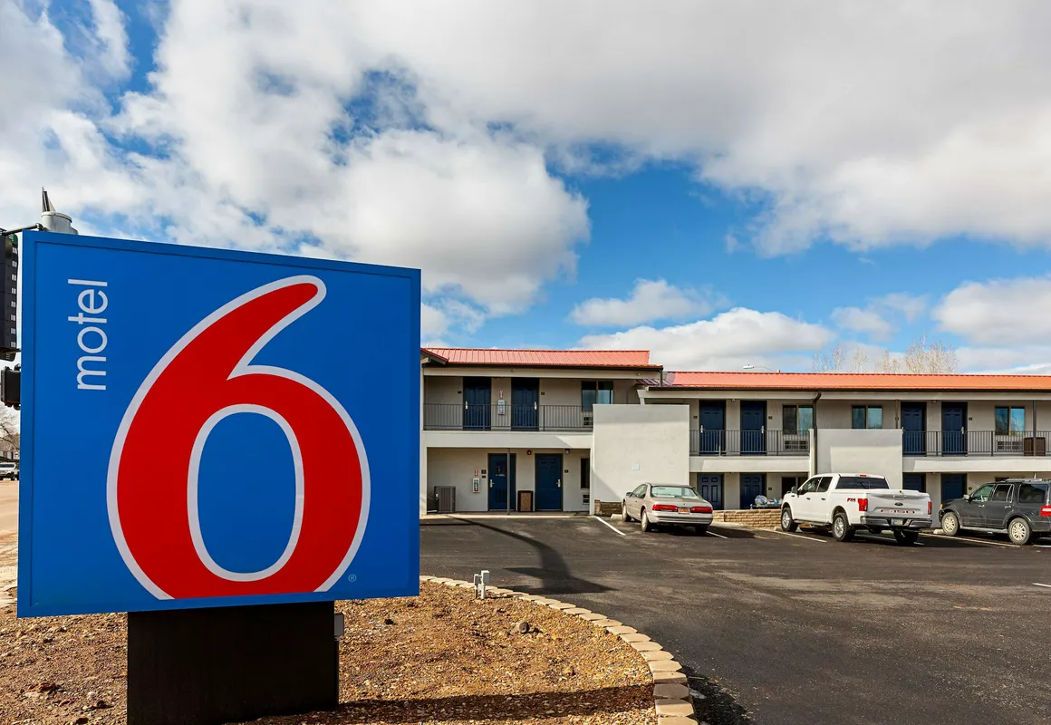 Motel 6 Show Low, AZ hotel hero
