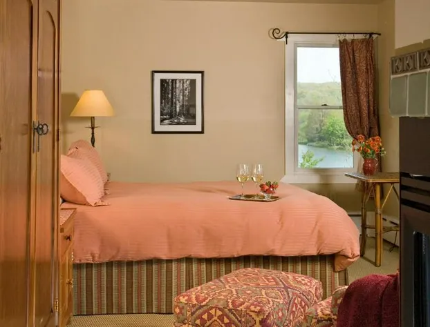 Lake Pointe Inn hotel detail image 4