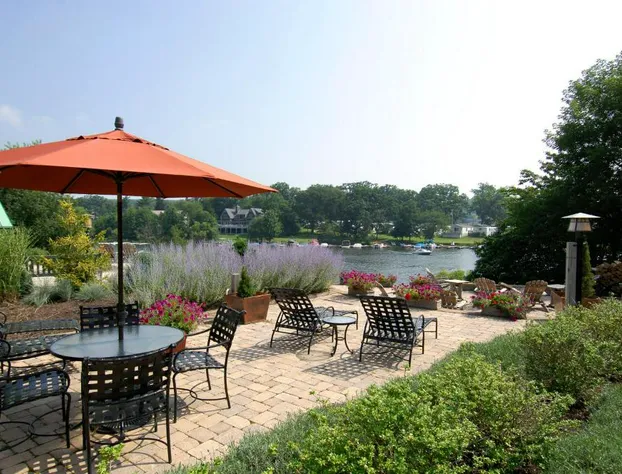 Lake Pointe Inn hotel detail image 1