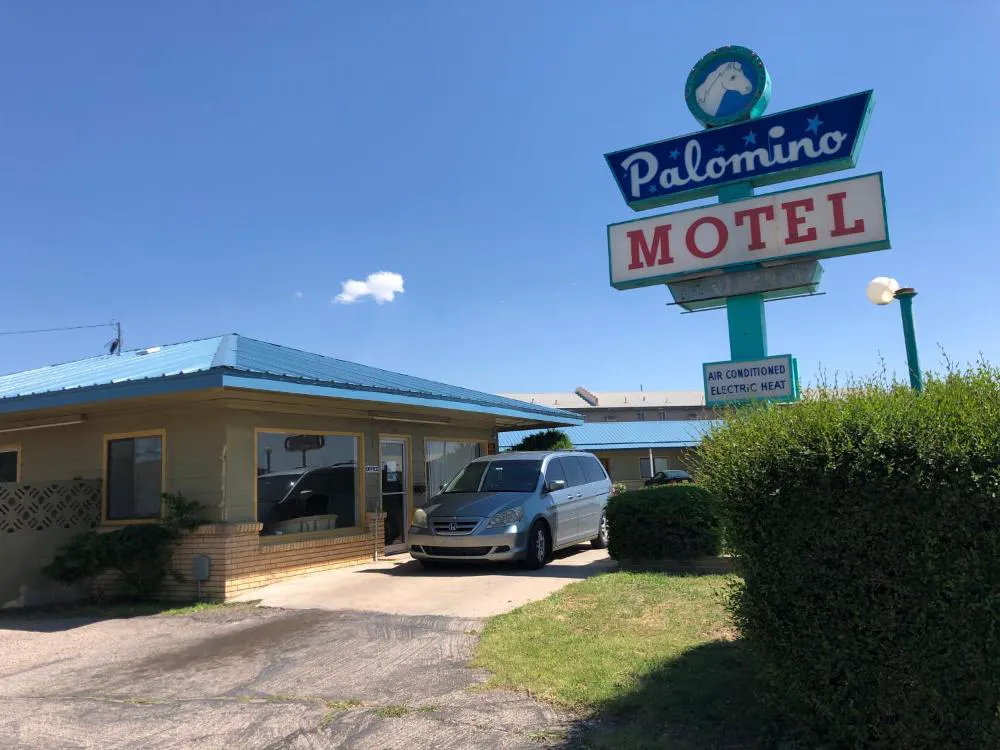 Palomino motel hotel hero