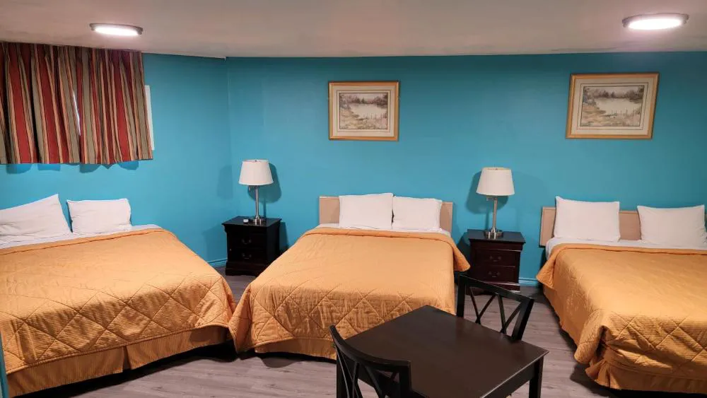 Trade Winds Motel hotel hero