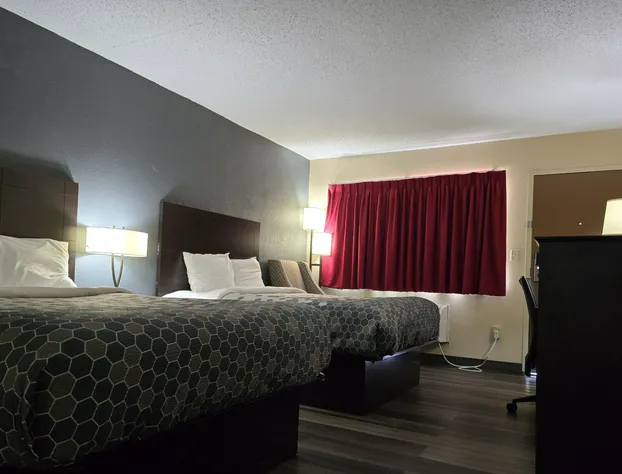 Econo Lodge Inn & Suites hotel detail image 2