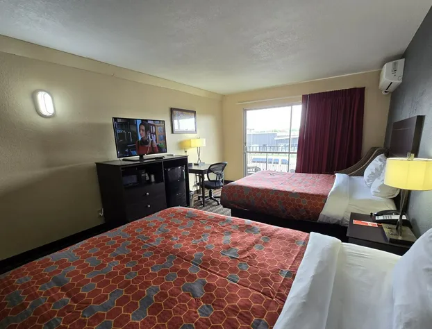 Econo Lodge Inn & Suites hotel detail image 3