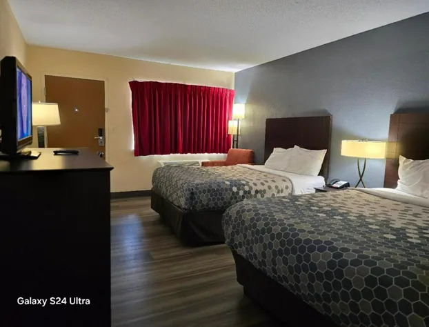 Econo Lodge Inn & Suites Mason City - Clear Lake hotel detail image 3