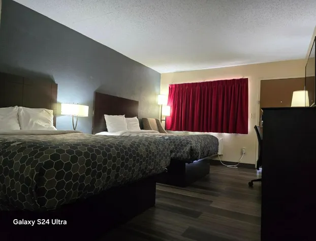 Econo Lodge Inn & Suites Mason City - Clear Lake hotel detail image 4