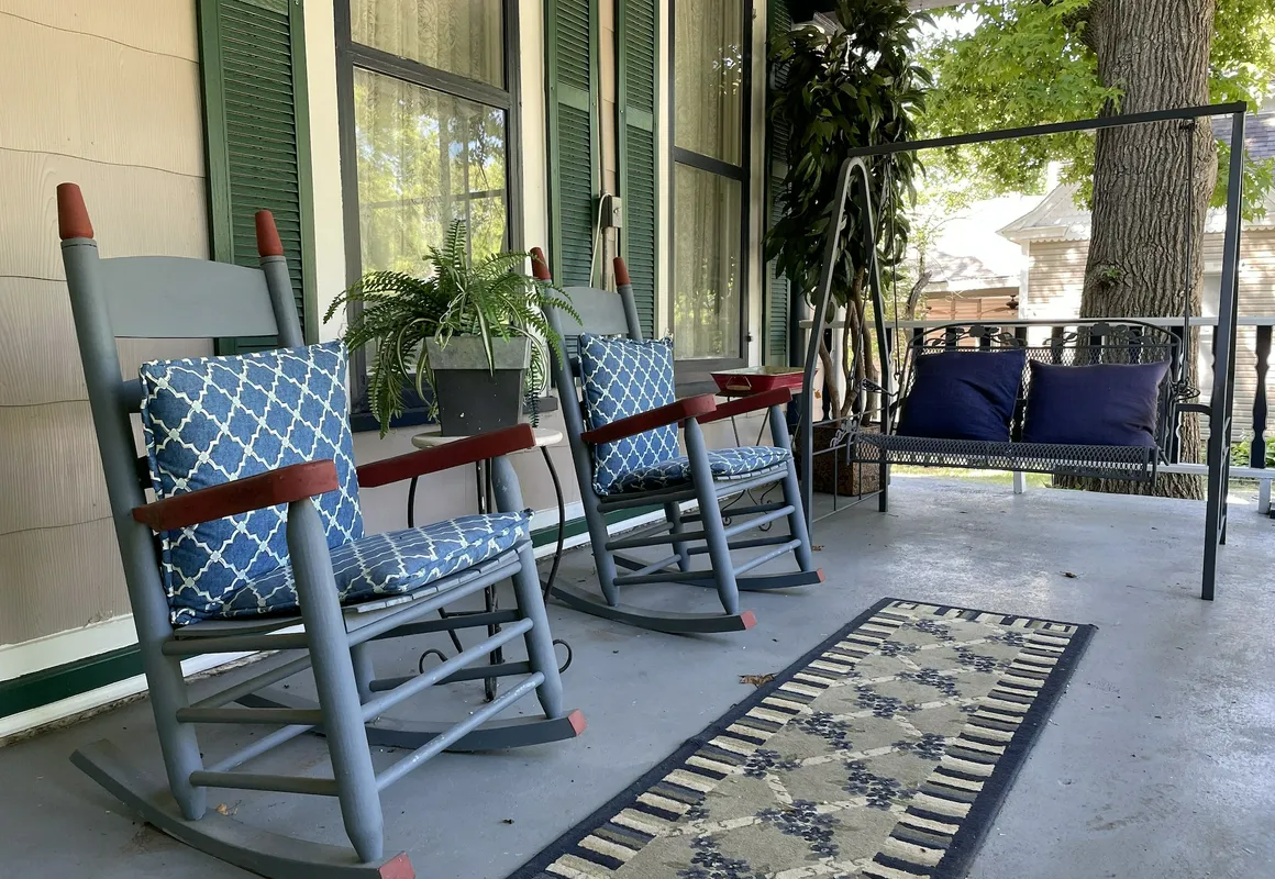 Loganberry Inn hotel hero