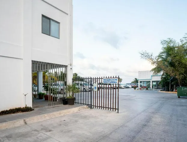 Capital O Cancun International Airport 24/7, hotel detail image 3