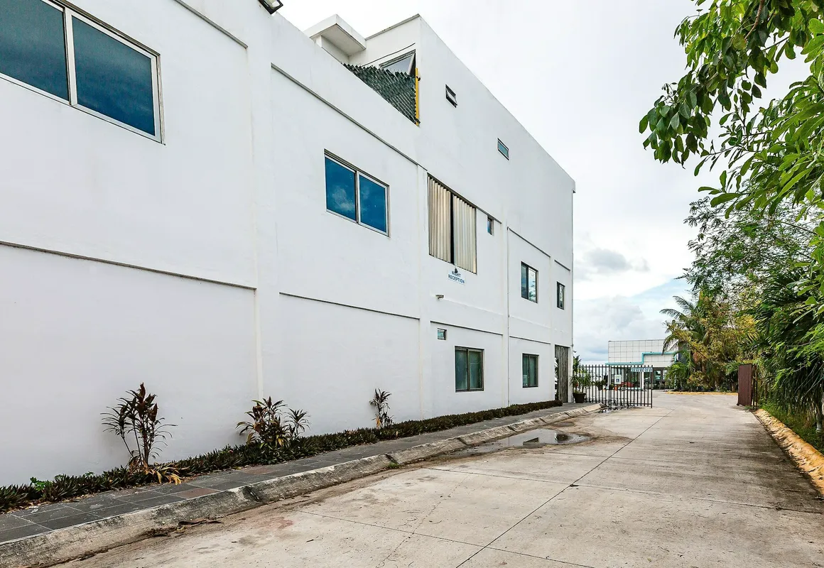 Capital O Cancun International Airport 24/7, hotel hero